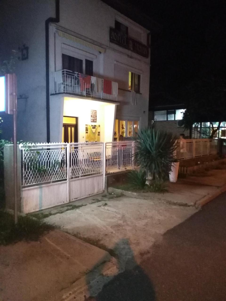 Hostel Trajan Donji Milanovac Exterior photo